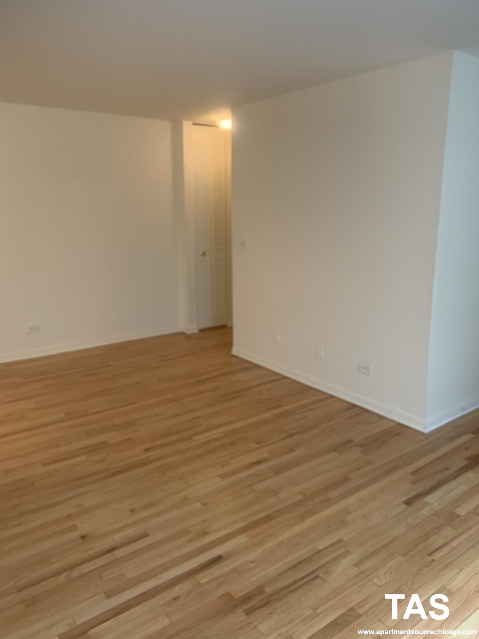 Building Photo - 540 W Roscoe St