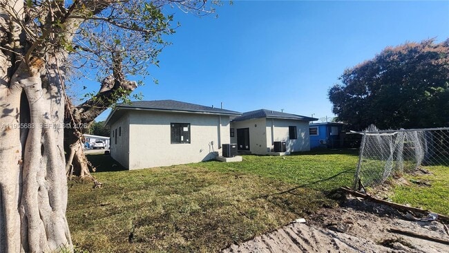 Building Photo - 8048 NW 14th Ct