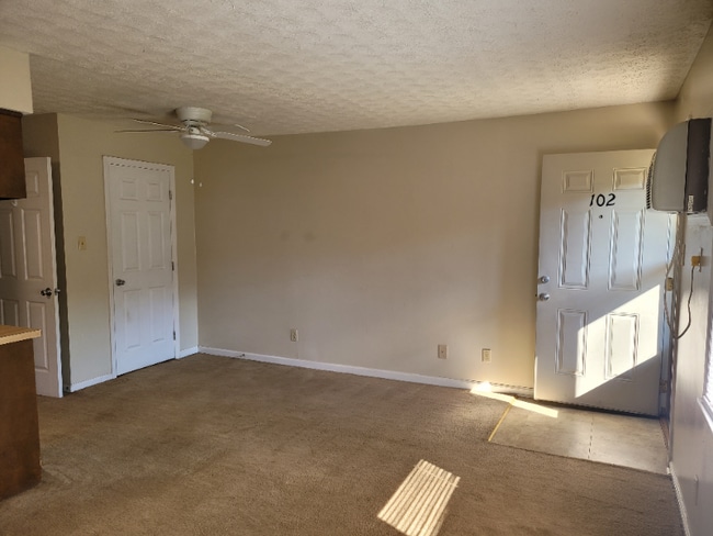 Building Photo - 1310 Louisville Rd