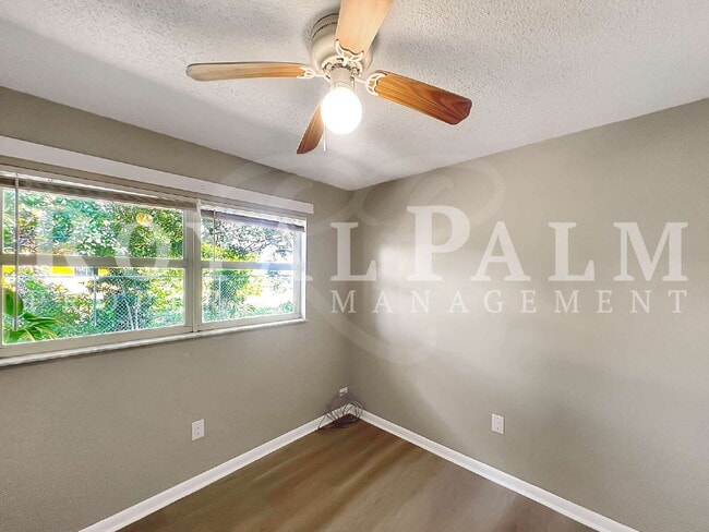 Building Photo - Fort Myers 1BR/1BA Freshly Renovated on First St! Cozy, Clean, and Finally Affordable.