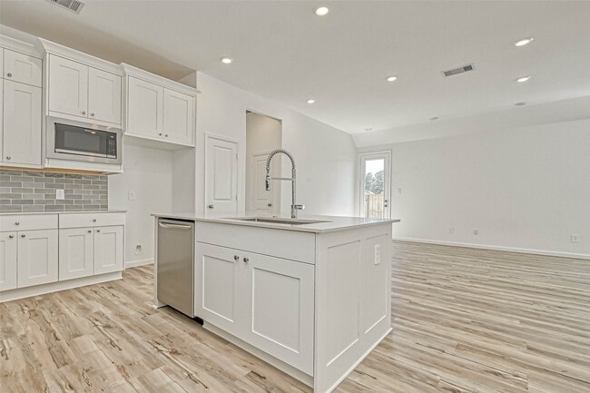 Building Photo - 1429 Northwood Blf Ln