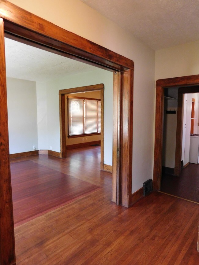 Building Photo - 540 S 9th St