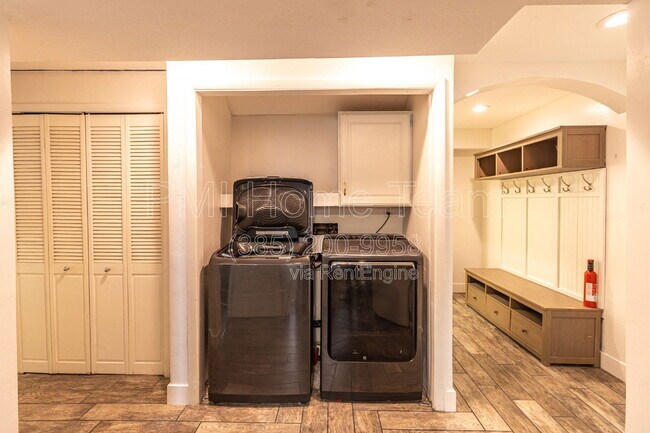 Building Photo - 1312 Roger Cir