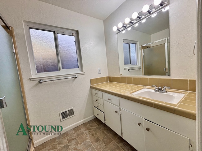 Building Photo - 2361 Panoramic Dr