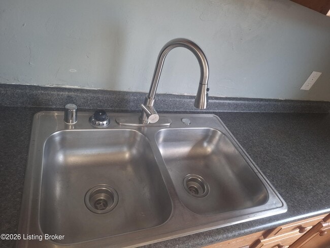 Building Photo - 9217 Alexander Ave