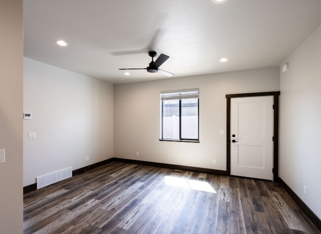 Building Photo - K288LI
