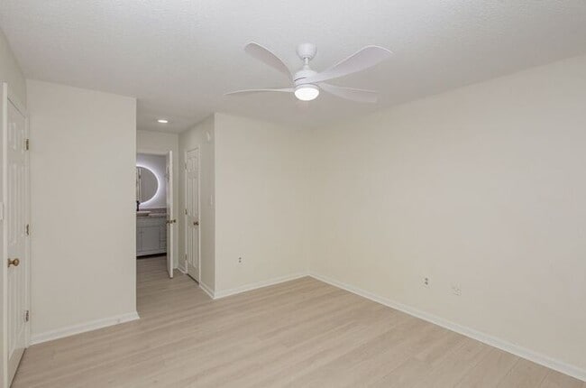 Building Photo - Delightful 2-bedroom, 2-bathroom condo