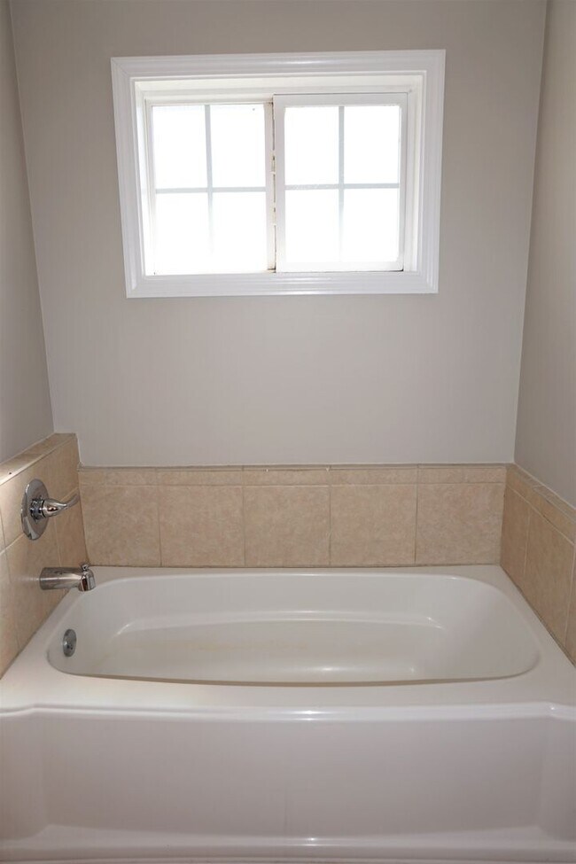 Building Photo - 3 Bed 2 Bath Home in Valley View District