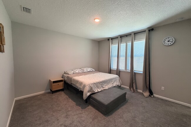 Building Photo - Spacious & Modern Layout – Perfect for Entertaining