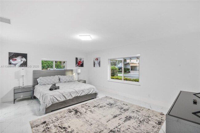 Building Photo - 1247 Jackson St