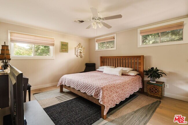 Building Photo - 1514 Willow Dr