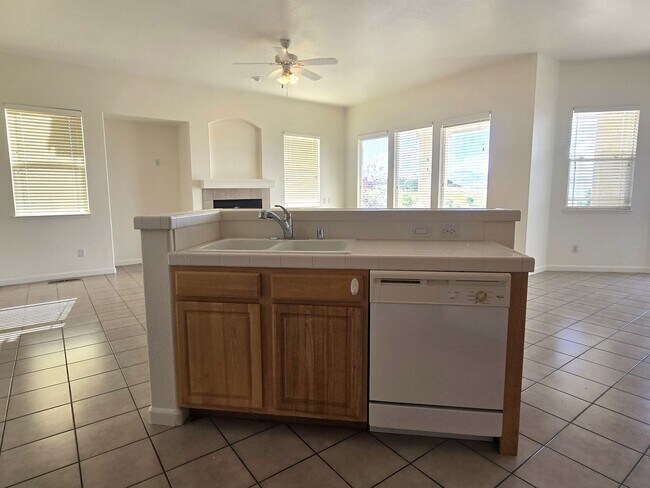 Building Photo - Beautiful single story home with over 1600...