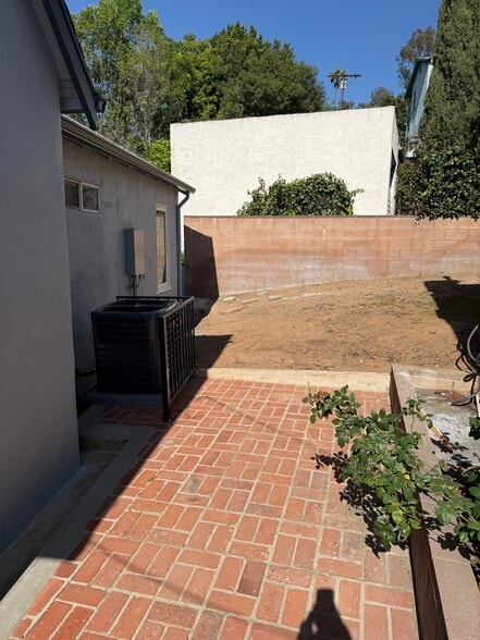 Building Photo - 2734 Lytelle Pl