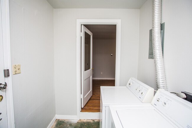 Building Photo - 2408 32nd St