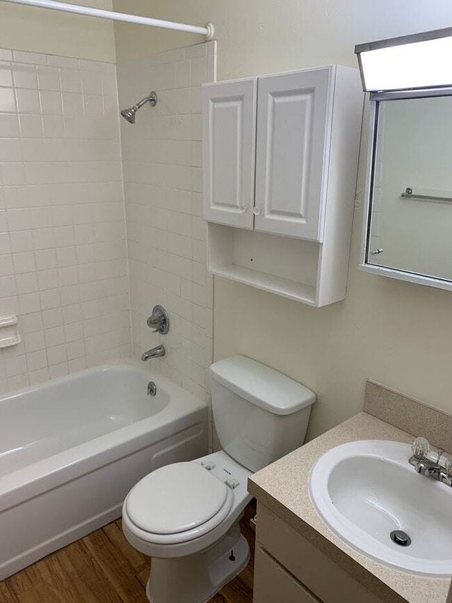 Building Photo - 1ST MONTH SPECIAL, 1/2 OFF!!! 2 Bed, 1 Bat...