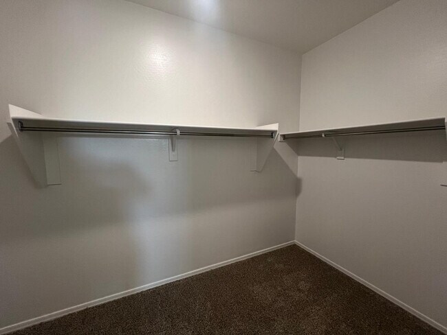 Building Photo - 15645 W Desert Hollow Dr