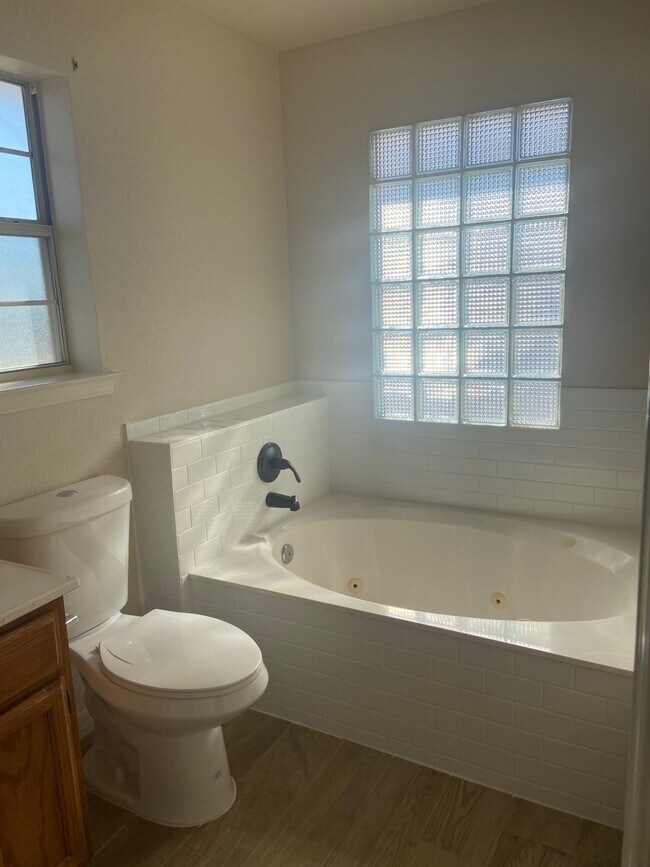 Building Photo - 12385 Paseo Alegre Dr