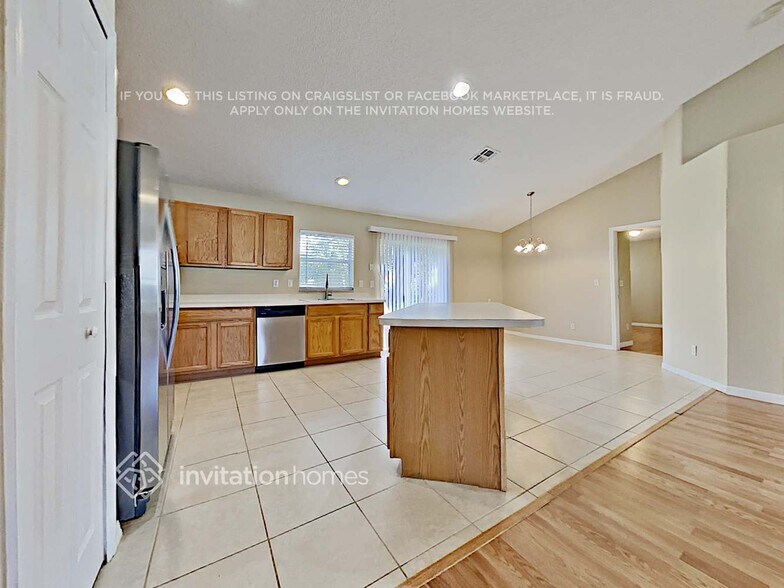 Building Photo - 1047 Lakeview Oaks Dr