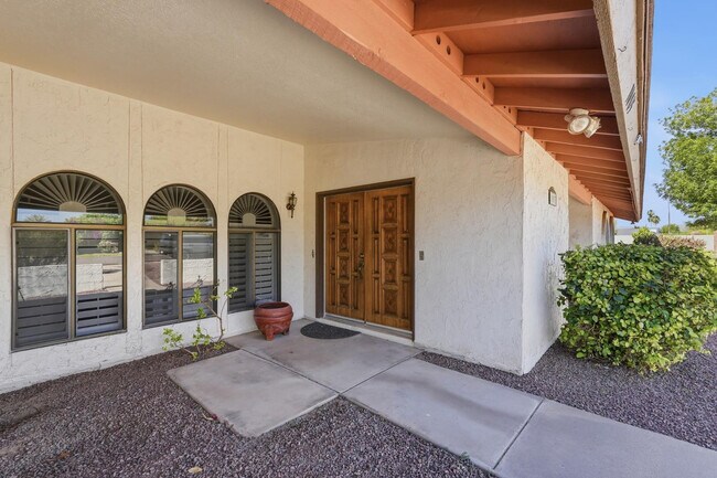 Building Photo - 1003 E Calle Monte Vista