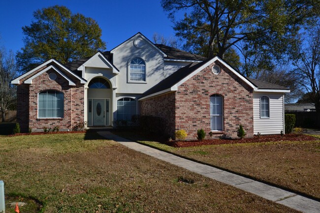 Building Photo - Zachary School District!  Newly remodeled ...