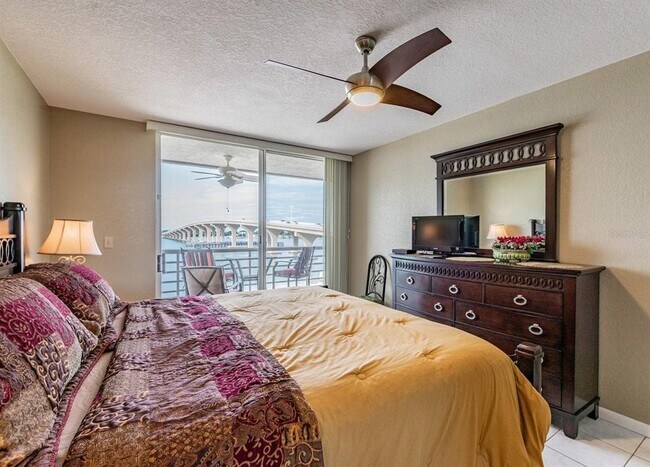 Building Photo - 5701 Bahia Del Mar Cir N