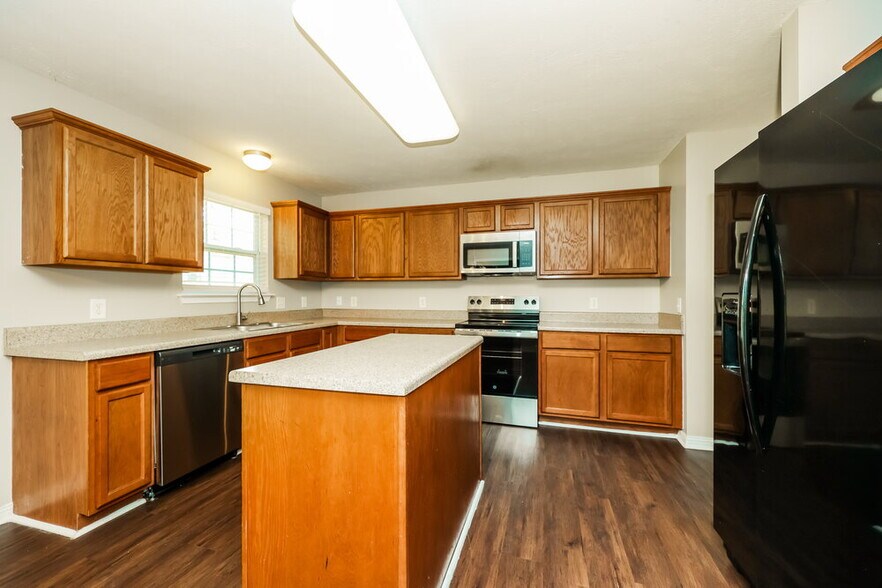 Building Photo - 151 Mary Joe Martin Dr