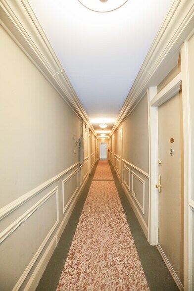 Building Photo - 5320 S Cornell Ave