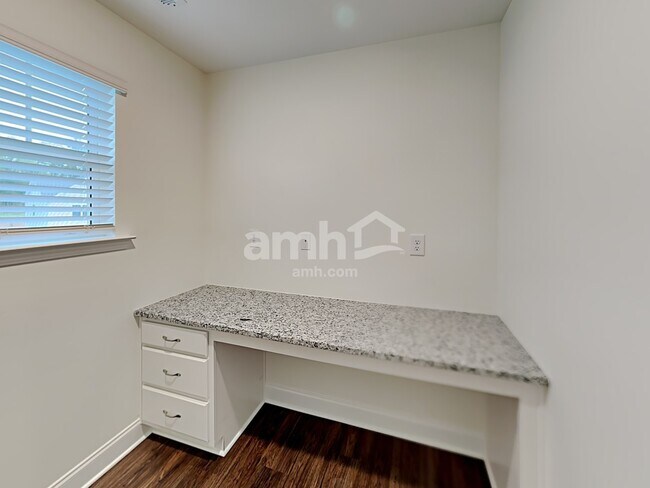 Building Photo - 113 Ashton Dr