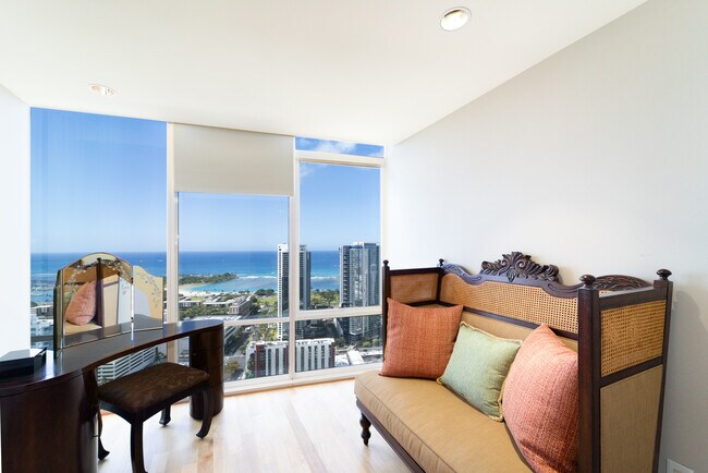 Building Photo - 1296 Kapiolani Blvd