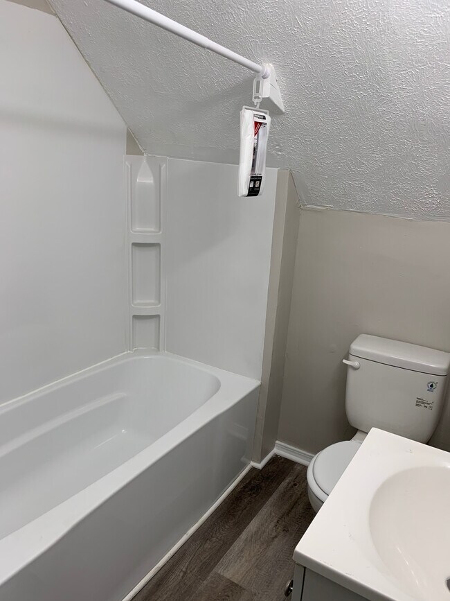 Building Photo - 1053 Villa Ave