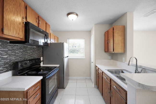 Building Photo - 788 Spearing St