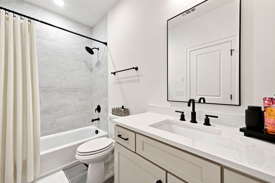 Building Photo - 3324 Longport Ln