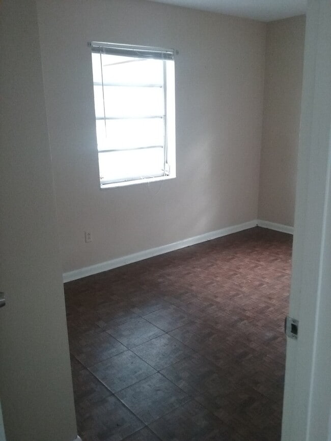 Building Photo - 3 Bed 1 Bath Home | Pet Friendly | Washer ...