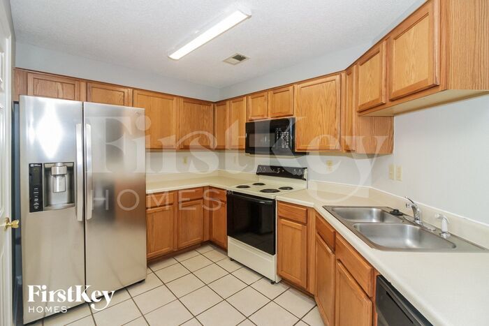 Building Photo - 6935 Naples Dr