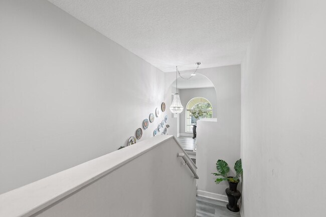Building Photo - 700 S Rosemary Ave