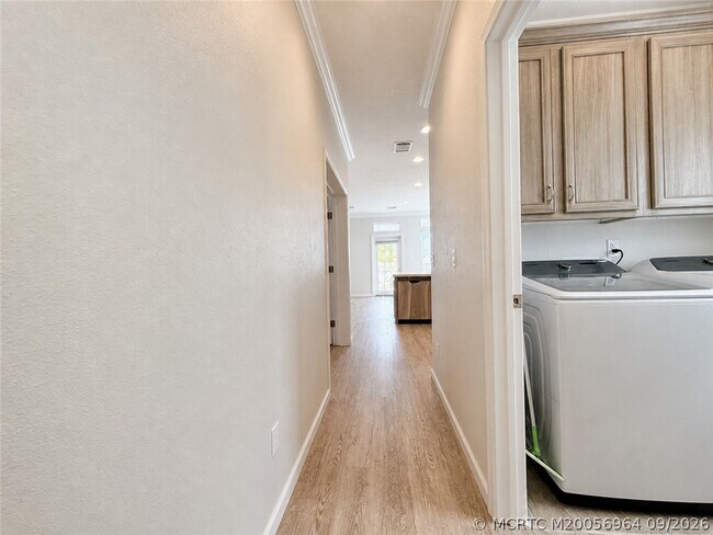 Building Photo - 252 NE Ebbtide Way