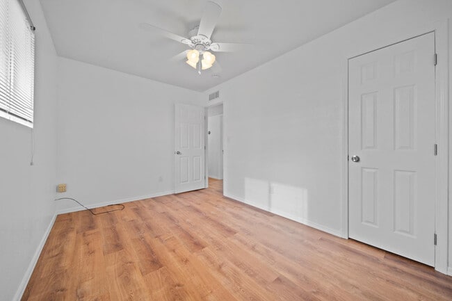 Building Photo - 570 S Yaqui Dr