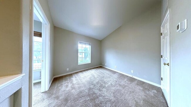 Building Photo - 8006 Thoroughbred Loop