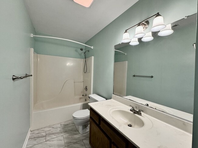 Building Photo - Ready NOW! A 4/2.5 in Glenwood! A Pet Friendly Home w/a HUGE Fenced Yard, Attached Garage!