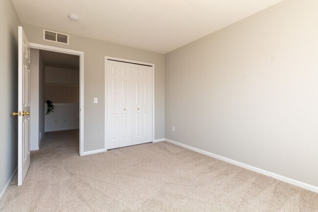 Building Photo - 422 Old Pine Way