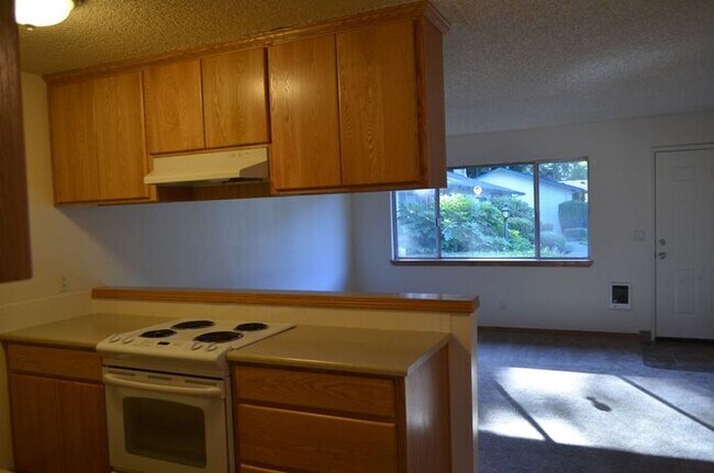 Building Photo - OPEN KITCHEN, GREAT LOCATION