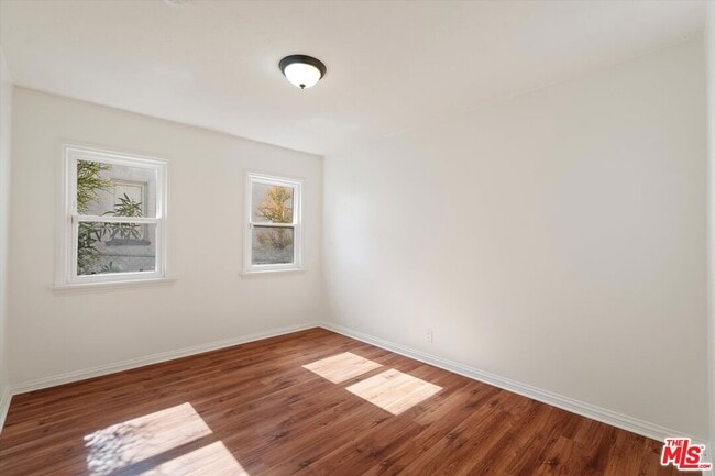 Building Photo - 3154 W 74th St