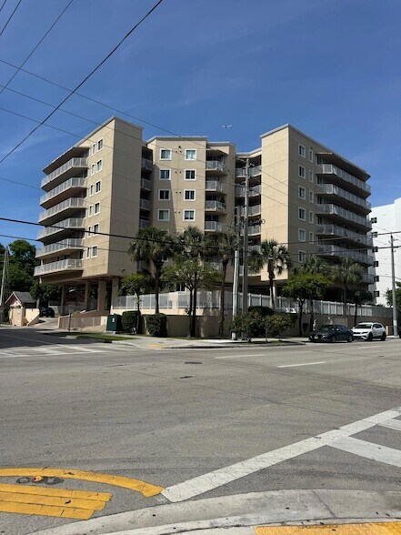 Building Photo - 102 SW 6th Ave
