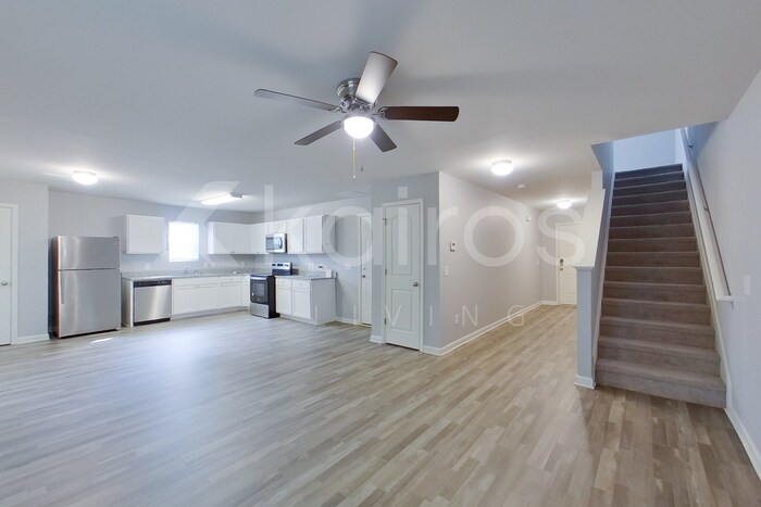 Building Photo - 10 Plymouth Ct