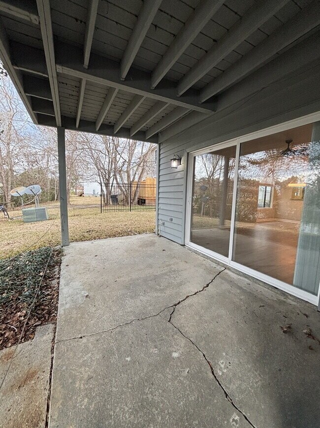 Building Photo - 8483 Yadkin Cir