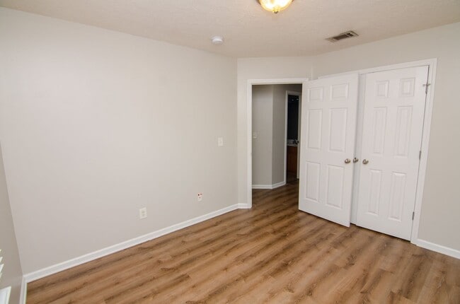 Building Photo - 1912 Portview Dr