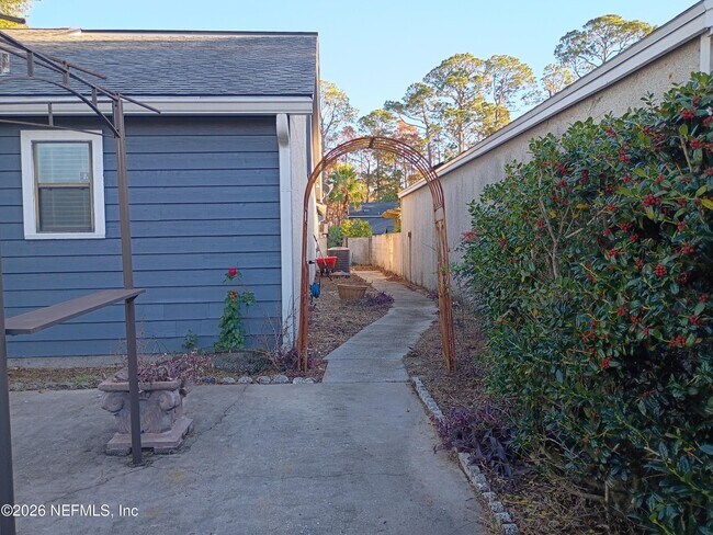 Building Photo - 5561 Mariners Cove Dr