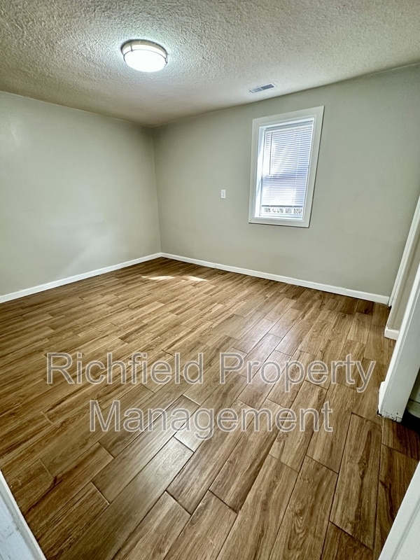 Building Photo - 405 W 3rd St