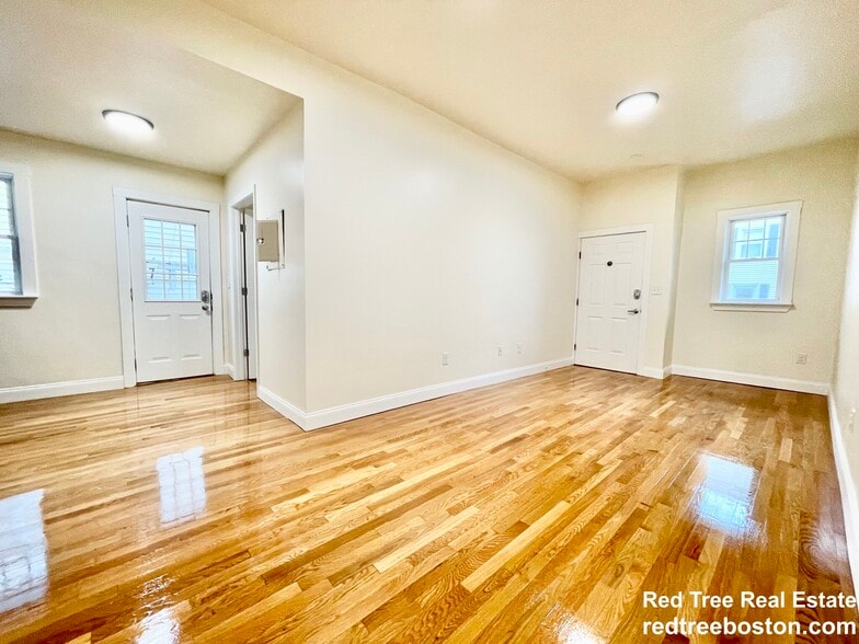 Building Photo - 523 E 3rd St