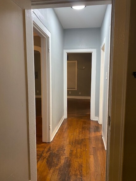 Building Photo - 515 E Evergreen St